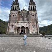 Graduada en Ciencias del Mar y Máster Universitario en Química Aplicada y Farmacología, con experiencia dando clases de ciencias.